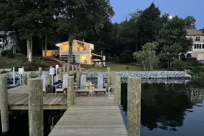 Image de Renovated, Waterfront, Large Private Deep Water Dock, Cowboy Pool, Fire Pit