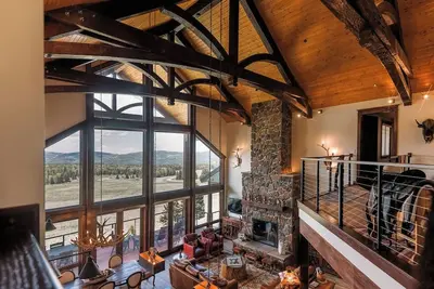 Image de Amazing new, 3-level home. Great views of elk herd and sunsets.