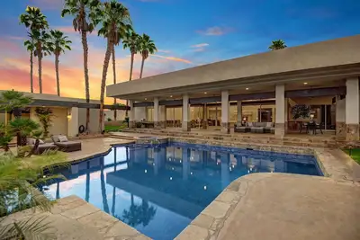 Image de Sprawling Two Home Estate with Private Tennis Court