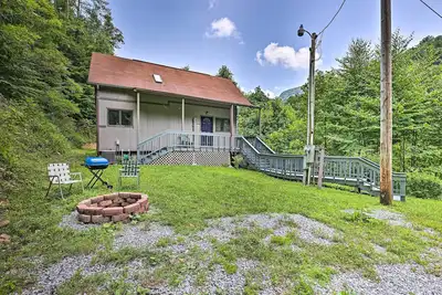 Image de Idyllic Roan Mountain Cabin Across from Creek