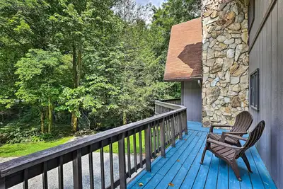 Image de Peaceful Roan Mountain Escape: On-Site Creek!