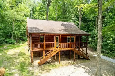Image de Pine Ridge Cabin - Secluded Cabin with Hot Tub
