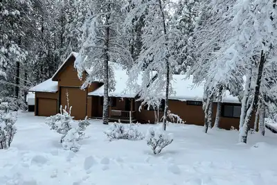 Image de Rancho Relax-o nestled on 1 acre lot w \/ large deck and flat driveway