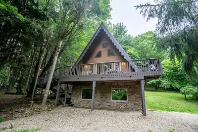 Image de Rustic Chalet - Secluded with Hot Tub & Pool Table