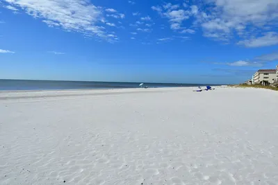 Image de ☀️Happy Home-Across Street from Beach-3br-Madeira Beach-Great Location☀️