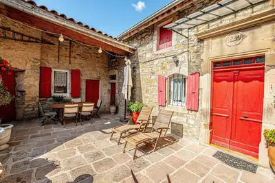 Image de Maison Ardéchoise en pierres de caractère piscine privée 6-8 pers