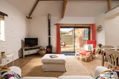 Image de 2 bedroom family friendly barn conversion, luxury indoor heated pool, games room & tennis courts clo