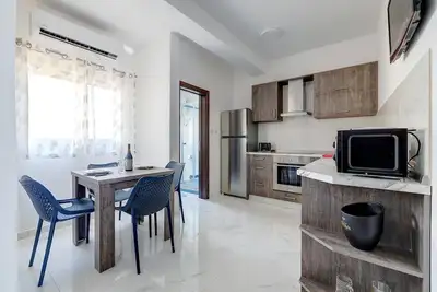 Image de Idyllic Apartment steps from the Promenade