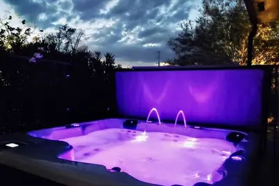 Image de Casa De Amigos | 2 Acres, Spa, Game Room & Joshua Tree National Park!