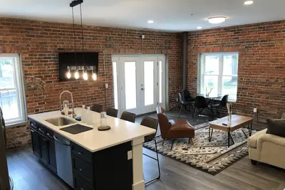 Image de The Digs | Chic downtown loft w/ large patio