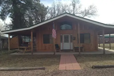 Image de Just steps away from Rainbow Lake in this Dog Friendly Cabin