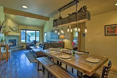 Image de Great location with view and private hot tub! Well-equipped 3 bedroom.