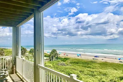 Image de Sea La Vie: Direct Oceanfront Condo w/ Pool, Outdoor Storage, Linens Included