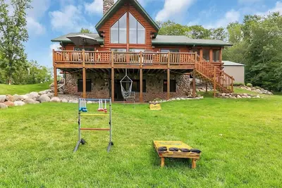 Image de Lodge on Mille Lacs Lake, Hot tub-Game Room-Fire pit-Movie Theatre-Lake Access