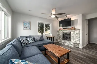 Image de Remodeled Th Near Mtn-Pool-Hot Tub-Steps to Free Bus/Core Trail + New Grill-W/D in Unit-Immaculate