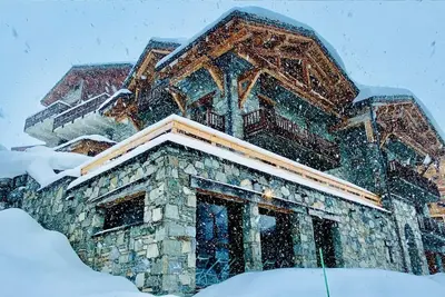 Image de Chalet haut de gamme de 400 m² avec piscine intérieure, vue exceptionnelle.