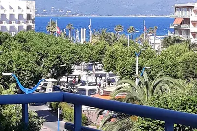 Image de superbe appartement pour 6 pers. au centre ville 200m de la mer