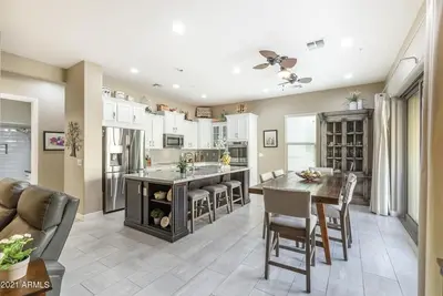 Image de Luxury Town-Home in Perfect Scottsdale Location!