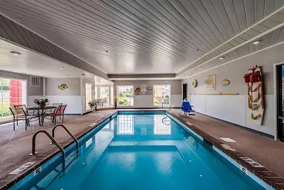 Best Place to Stay in Kentucky Free Parking, Free Breakfast, Onsite Pool