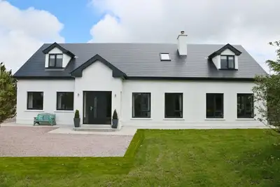Image de Luxury 6 Bedroom Spiddal Villa, Jacuzzi, Balcony. 5 mins to beach