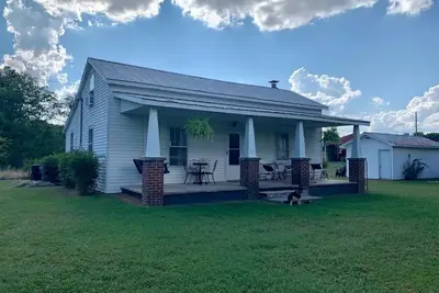 Authentic 100 Year Old Farmhouse, Farm setting in the  foothills of the Smokies