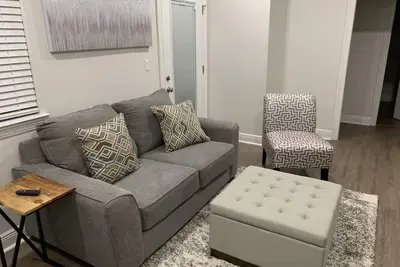 Image de Updated centrally located apartment with balcony!