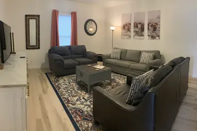 Image de * Newly renovated * Fresh And Clean * Minutes from Silos and McLane Stadium