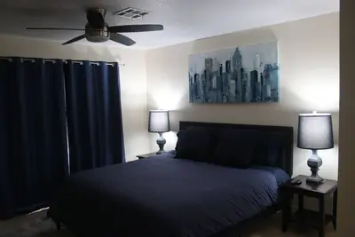 Image de Newly Remodeled Family Home 3b/2b - Short Drive to the Strip!