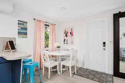 Image de Bamboo Oasis A - 5 miles to Beach & Downtown