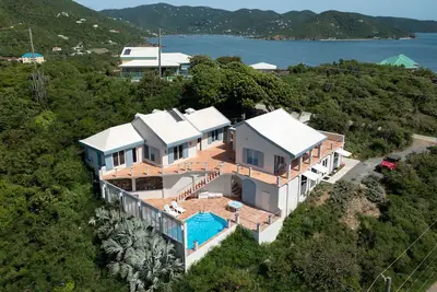 Image de Stunning Island views from this St. John Villa in Coral Bay