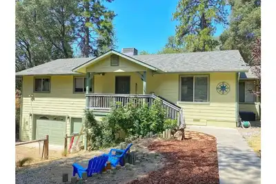 Image de Cozy Seven Pines Cottage - 3br 2bath - Yosemite & Bass Lake - forest home base