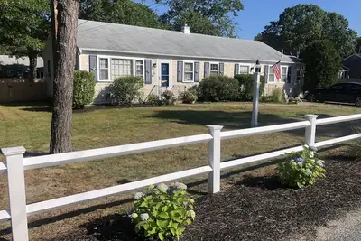 Image de Seagull Beach Awaits You in this Perfect Cape Cod Retreat