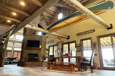 Image de Luxury Lakehouse - private dock & beach, kayaks, and fire pit near Acadia.