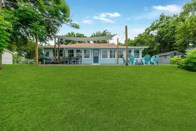 Image de Luxury Creekfront Home with Guest Cottage