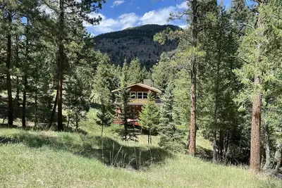 Image de Updated House with đź’Ż% privacy, secluded 2acres & lots of outdoor living areas.