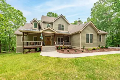 Image de New! Lakeside Landing: Lake Access, Hot Tub, Air Hockey, Fireplace!