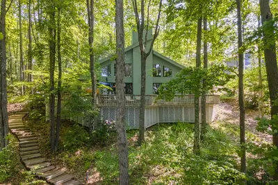 Image de New! Pier Pressure: Lakefront, Dock Slip, Hot Tub, Wood Fireplace!