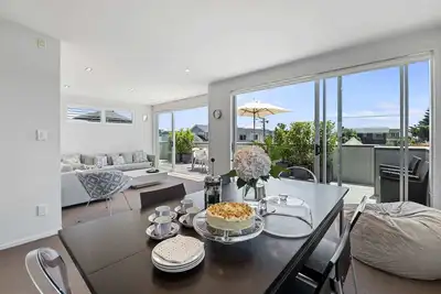 Image de Ocean Palms - Immaculate with fully fenced garden