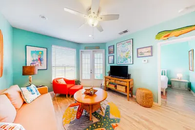 Image de Fun Getaway Near the Beach W/ Shared Pool, Fast WiFi, Private Patio & Central Ac