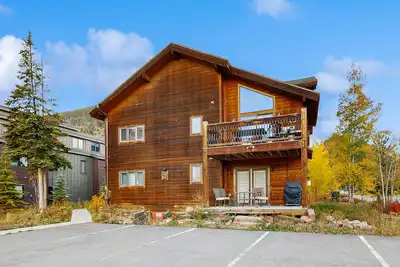 Image de Ground-Floor Condo with WiFi, Laundry & Prime Location - Walk Everywhere