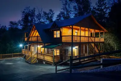 Image de Book for Fall Retreat: Indoor Pool, Theater Room, Hot Tubs, Game Room!