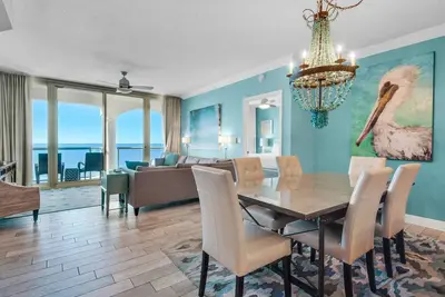 Image de Luxurious Portofino Resort Condo, Panoramic Bay/Ocean Views, 8 Pools, Steps From The Beach!