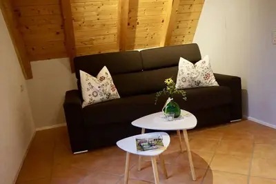 Image de Tastefully renovated 2-room non-smoking apartment with garden view