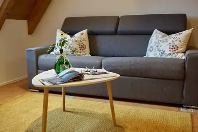 Image de Tastefully renovated 2-room non-smoking apartment with a wonderful view of the garden