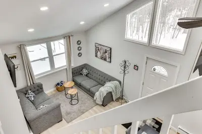 Image de Walk to Lake: Tobyhanna Home w\/ Hot Tub & Fire Pit