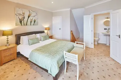 Image de Host & Stay | Sea View @ 44
