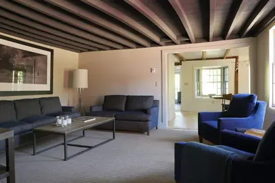 Image de 19th Century Farm House on 300 Acre Farm