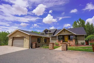 Image de Kanab Family Home with Red Rock Views & Private Backyard!