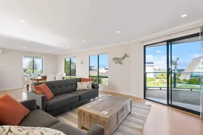 Image de 8 Corcoran Avenue -Beach Seas The Day