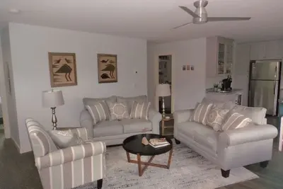 Image de Eight minutes to Sunday River! Two bdrm apartment. Ski, hike, bike & relax.